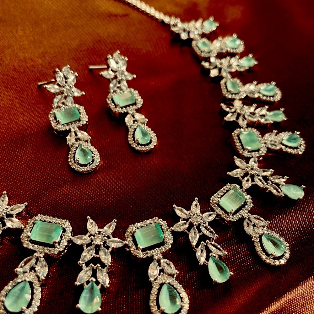 Supreme quality Ad Necklace with sea green stones - Picture 2 of 3